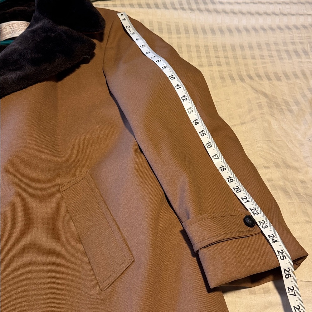 Fantastic vintage men’s light weight wool trench with faux fur - Picture 12 of 13